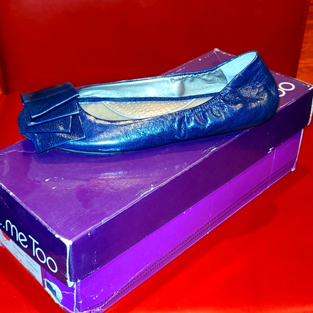 Me Too Lilyana Navy Leather Flats Size 6